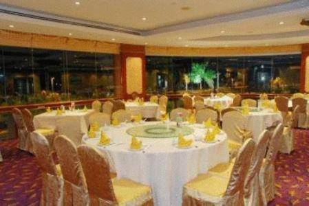 Grand Palace Hotel Мири Экстерьер фото
